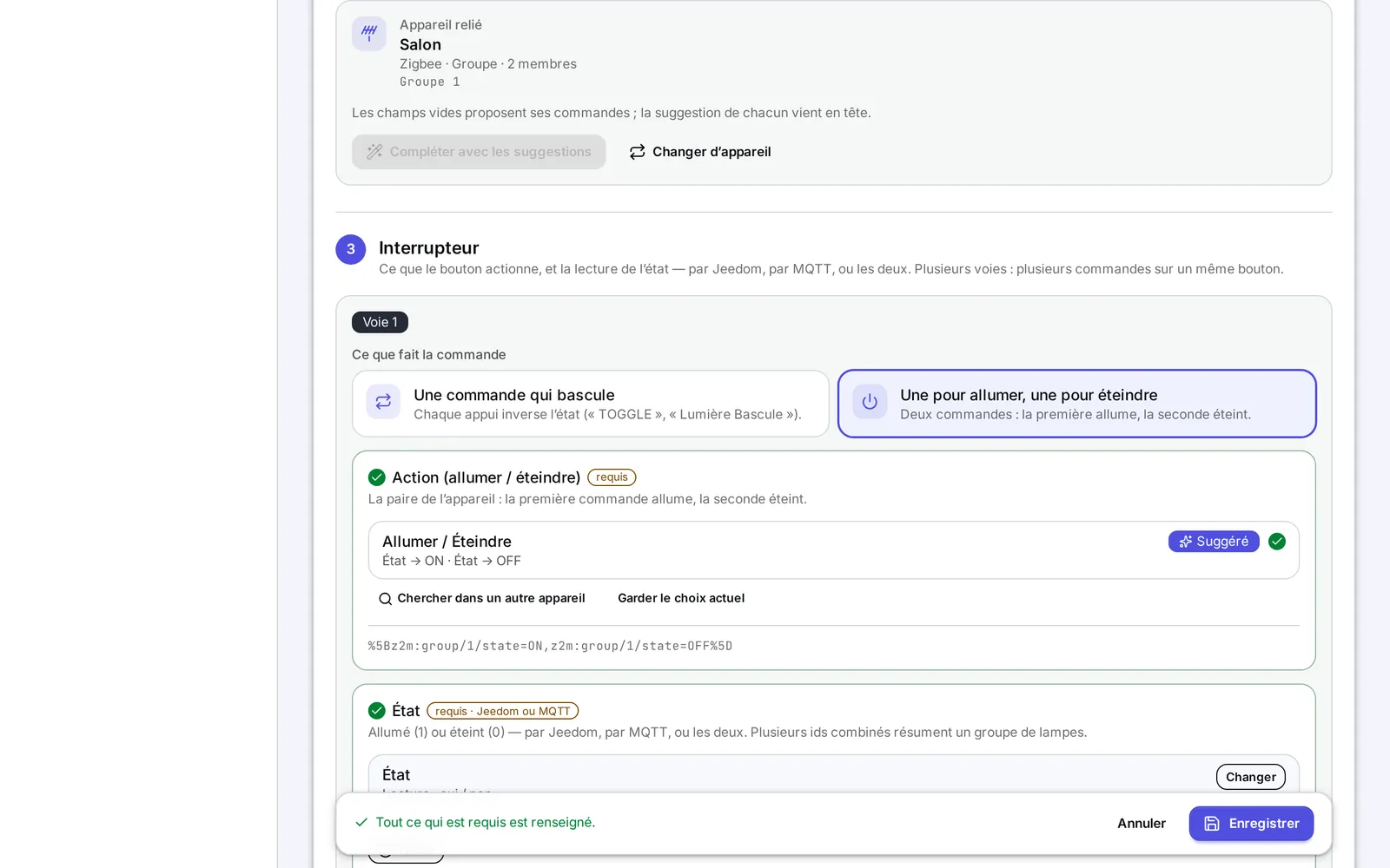 L'appareil en contexte : la carte Appareil relié avec Compléter avec les suggestions, puis la commande suggérée pour allumer et éteindre