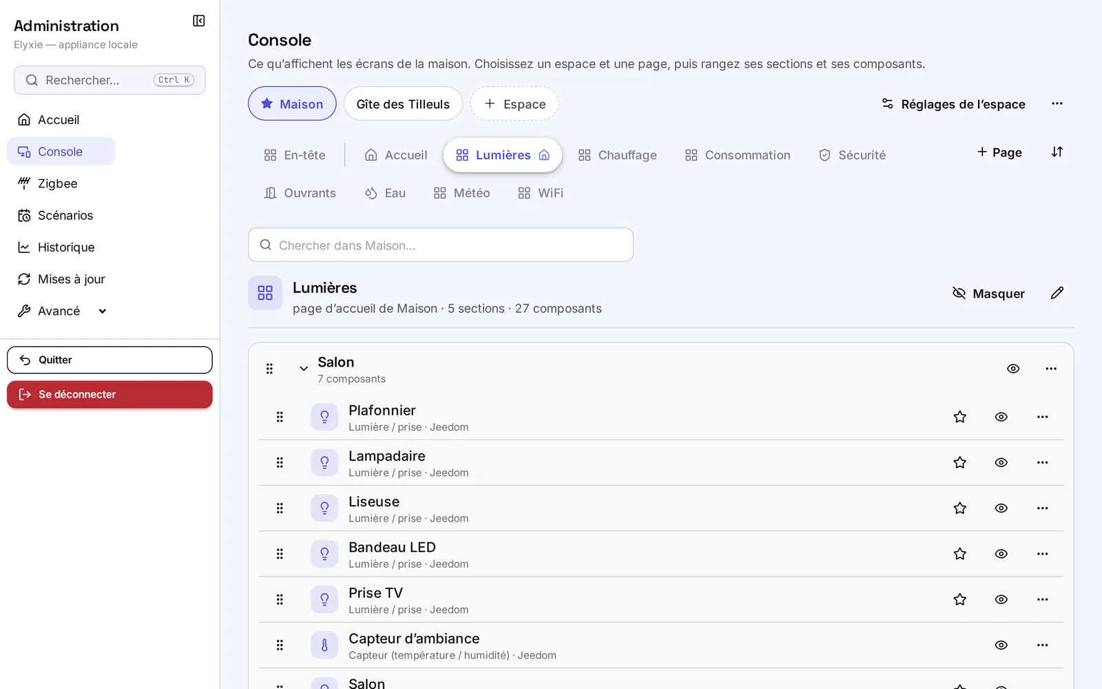 L'écran Console : la barre des espaces, la barre des pages, puis la page Lumières avec sa section Salon et ses composants