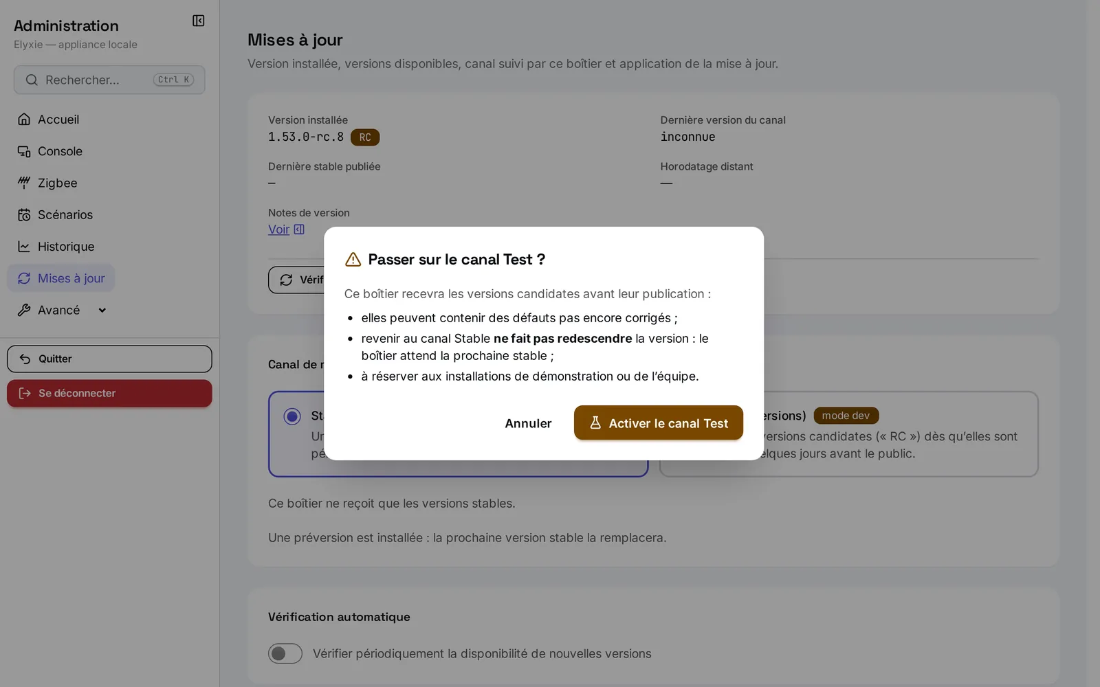 La fenêtre « Passer sur le canal Test ? » ouverte sur l'écran Mises à jour : les trois mises en garde, puis les boutons Annuler et Activer le canal Test